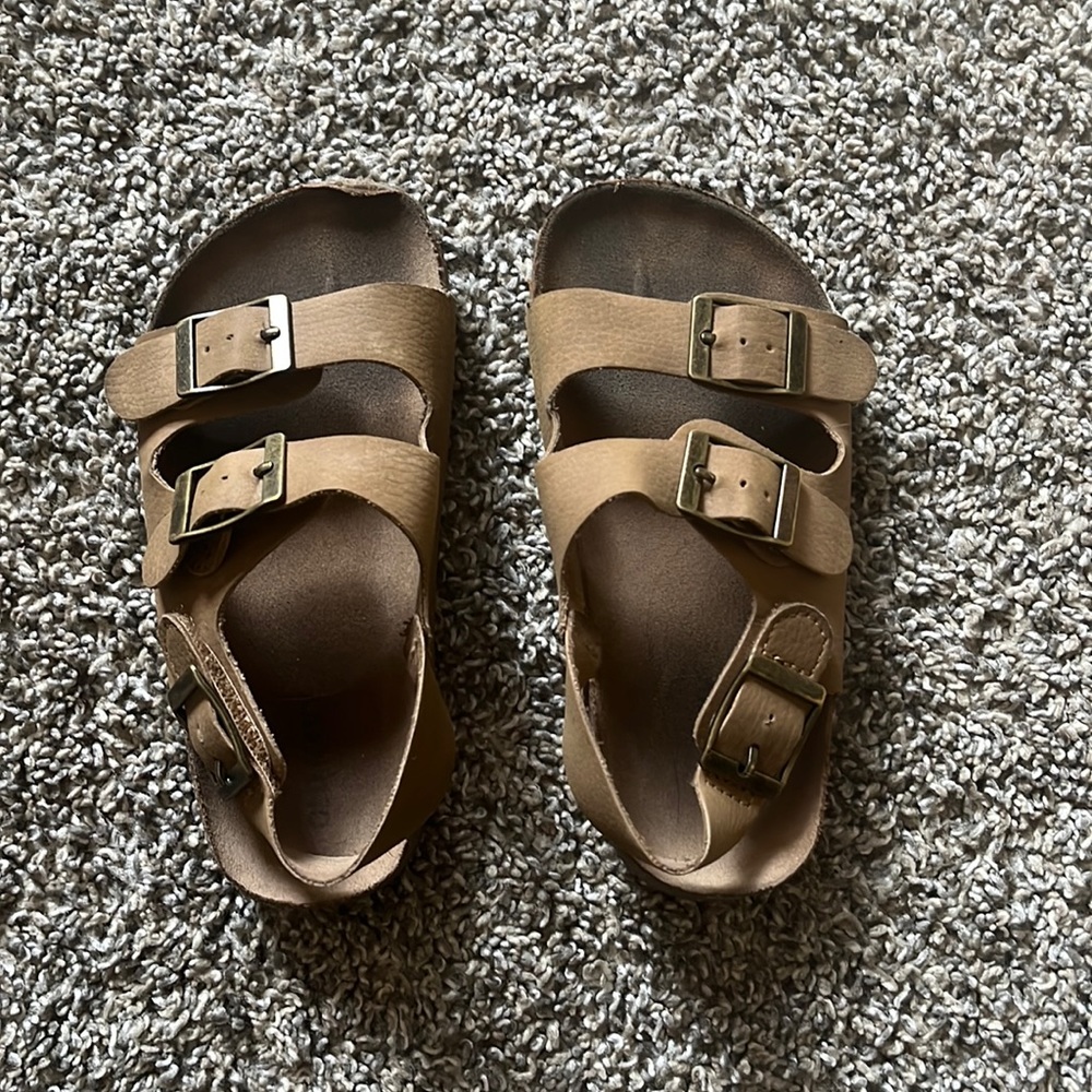 Old Navy Size 8T Tan sandals